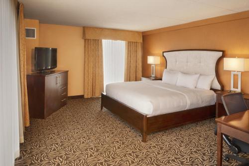 DoubleTree by Hilton Bay City - Riverfront - image 16