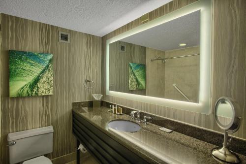 DoubleTree by Hilton at the Entrance to Universal Orlando - image 25