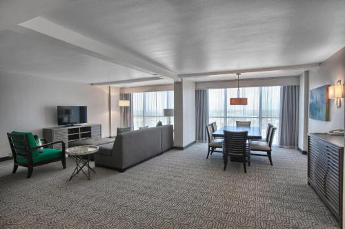 DoubleTree by Hilton at the Entrance to Universal Orlando - image 29