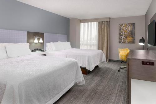 2 queen beds