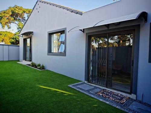 Double Patio Studio Room with En-suit - image 8