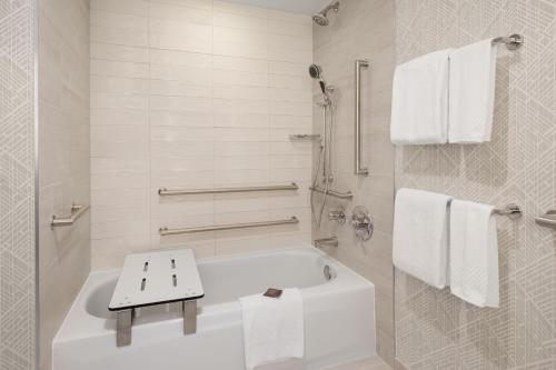 Embassy Suites Portland - Airport - image 36