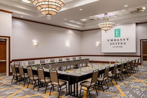 Embassy Suites Portland - Airport - image 43