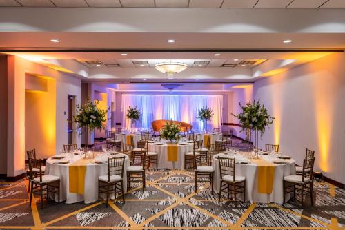 Embassy Suites Portland - Airport - image 21