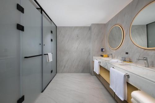 room detail thumbnail 2