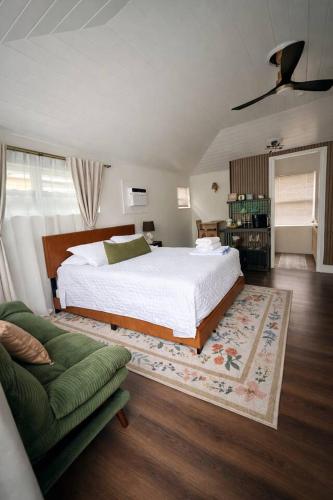 Cozy Coastal Studio Retreat with outdoor Hottub - Southwest, PA
