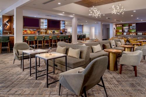 Hilton St. Louis Airport - image 26