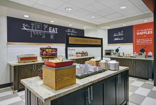Hampton Inn and Suites Robbinsville - image 37