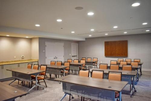 Hampton Inn and Suites Robbinsville - image 36