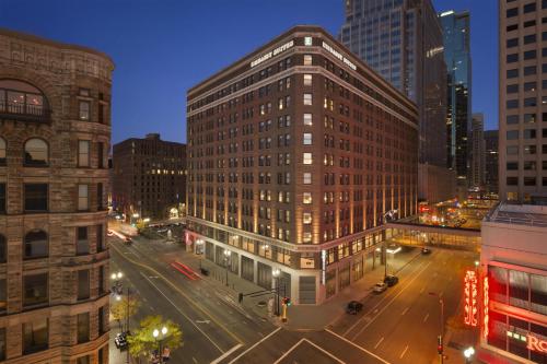 Embassy Suites By Hilton Minneapolis Downtown Hotel, Minneapolis
