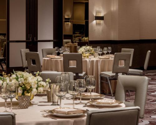 Embassy Suites By Hilton Minneapolis Downtown Hotel - image 16