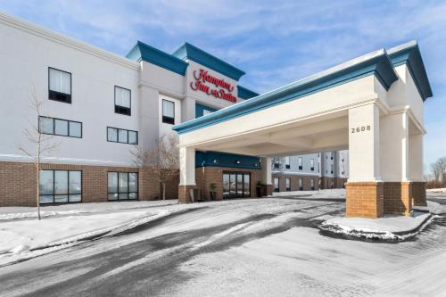 . Hampton Inn & Suites New Castle, PA