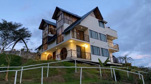 La Casa Bola Ecohotel in Guaillabamba