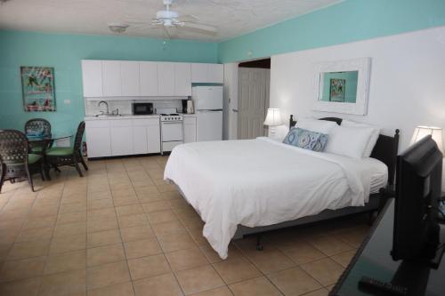 F12 condo in Smith Bay