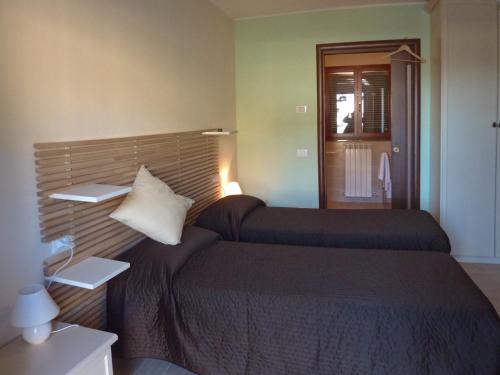 1 king bed, 1 twin bed