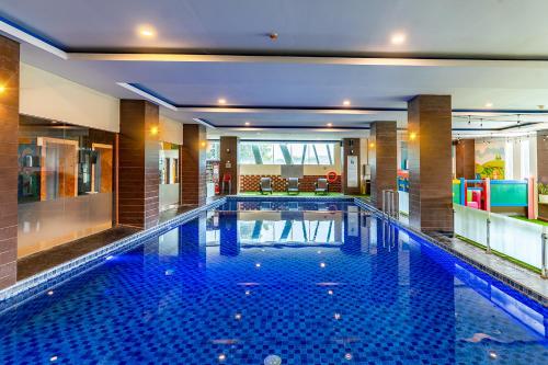 Swimmingpool, THE 1O1 Malang OJ in Stadtzentrum Malang