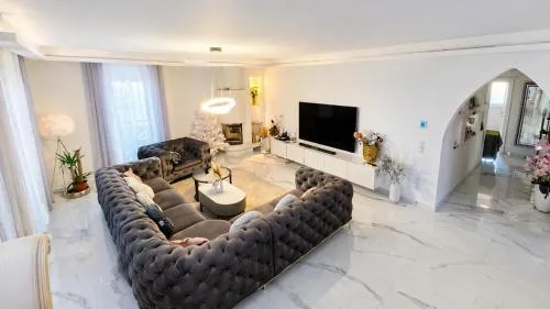 Exklusives 115 m Designer Apartment Kamin Spa-Bad Balkon Lounge Fürth in Fürth, Deutschland