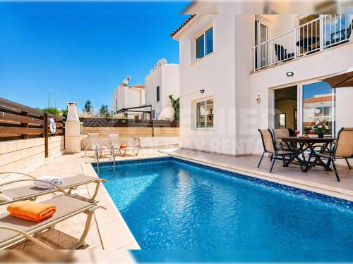 3BR Villa with Private Pool - Karisa by Premier - image 2