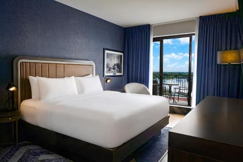 King Room with Balcony and Falls View