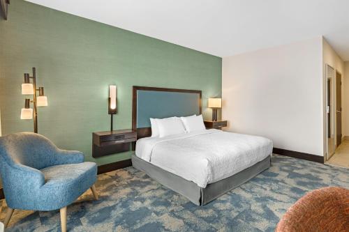 Hampton Inn & Suites Bend - image 3