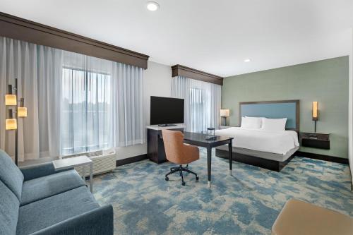 Hampton Inn & Suites Bend - image 2