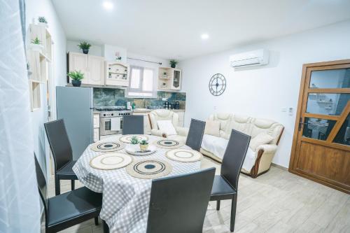Iekārtas, 6 people 3 bedrooms Comfort and tranquility in Puicheric