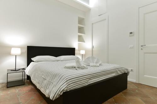 Campo de' Fiori Brand New Apartment - image 2