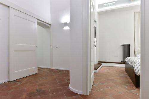Campo de' Fiori Brand New Apartment - image 13