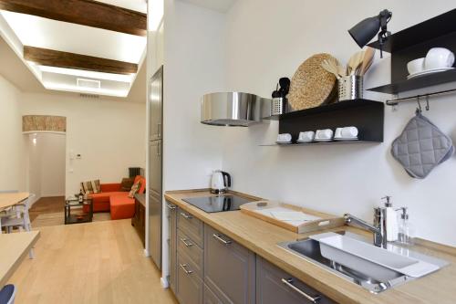 Campo de' Fiori Brand New Apartment - image 6