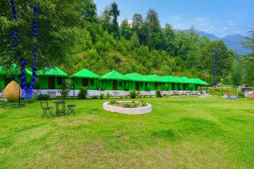 The Himalayan Swiss Cottage with Bonfire, Manali - A Riverside Retreat in Gadherni
