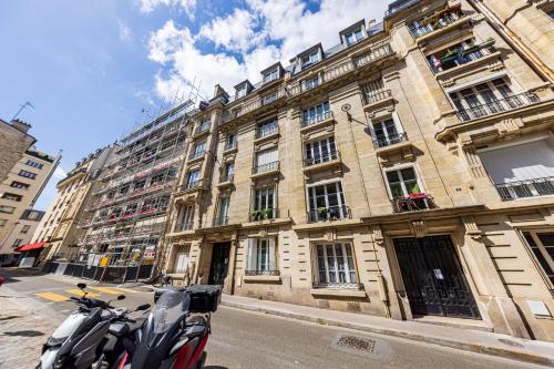 Chic Elegant 1BR in Montmartre Paris 18 District - image 3