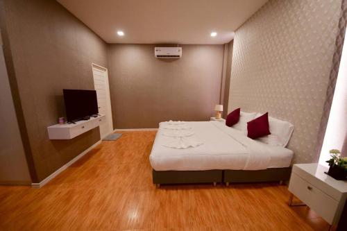 เอฟเอฟ แอนด์ เอฟ พูลวิลล่า แอด ชะอำ in Khao Yai (Cha-am)
