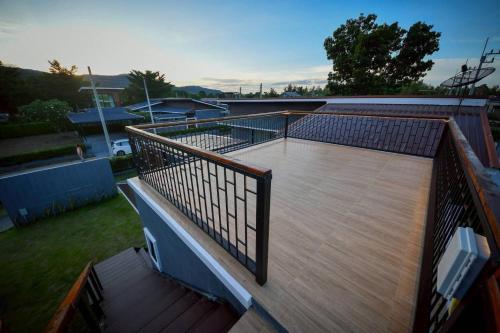 Balcony/terrace, เอฟเอฟ แอนด์ เอฟ พูลวิลล่า แอด ชะอำ in Khao Yai (Cha-am)