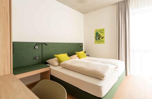 2 twin beds