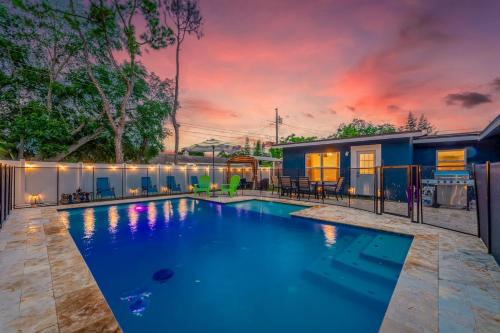 Family Friendly Oasis 5 Min to Indian Shores Beach Heated Pool & Game Room in Seminole (FL)