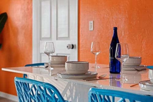 Family Friendly Oasis 5 Min to Indian Shores Beach Heated Pool & Game Room in Seminole (FL)