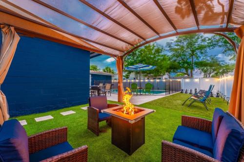 Family Friendly Oasis 5 Min to Indian Shores Beach Heated Pool & Game Room in Seminole (FL)