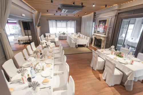 ห้องจัดเลี้ยง, Hotel Artaza in เคตโช