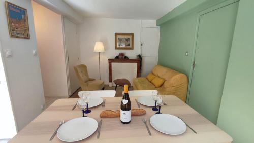 Appartement de charme XVIe siècle avec vue sur les toits Charming 1-Bedroom Apartment with Rooftop Views