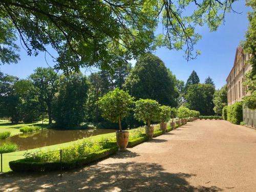 Dārzs, Maison dans un parc in Parentignat ciems
