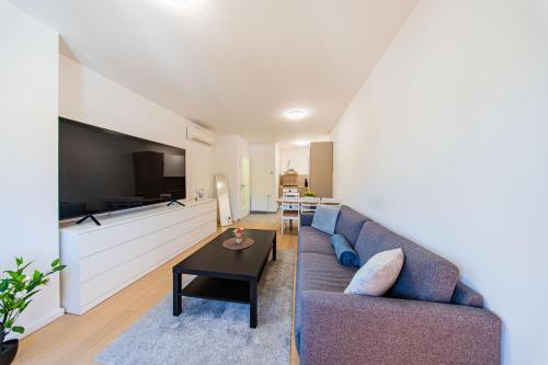 Flexible SelfCheckIns Zagreb 272 - 1 Bedroom Apartment - Loggia - Parking – khách sạn tại Stenjevec