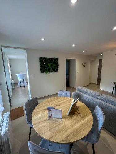 La Maison du Coin - T2 confortable, parking privée (La Maison du Coin - T2 confortable, parking privee) in Choisey