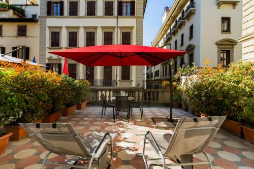 Spacious & Bright, next to the Duomo of Florence, Michelangelo, with Patio