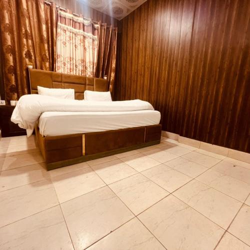 Hotel Twenty One Gulberg - image 3