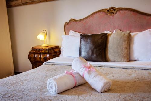 Little Rhome Suites - image 6