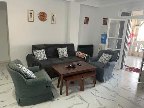Location vacances, appartement spacieux, sur mer avec terrasse in Tigzirt