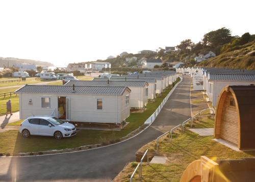 Porth Beach Holiday Park – khách sạn tại Trevelgue