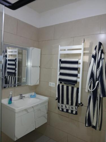 Location vacances, appartement spacieux, sur mer avec terrasse in Tigzirt
