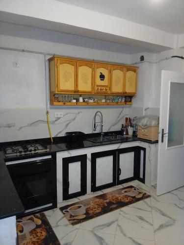 Location vacances, appartement spacieux, sur mer avec terrasse in Tigzirt