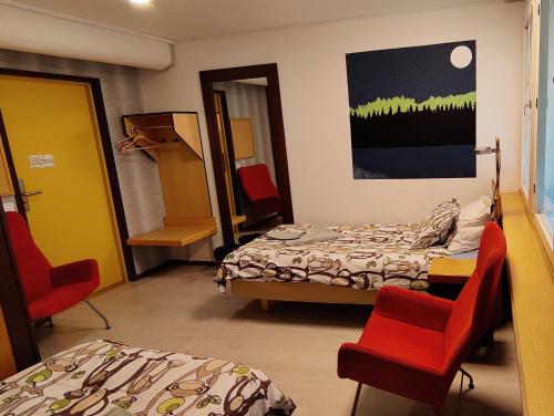 2 twin beds, 1 sofa bed